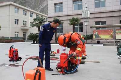 緊貼實戰礪精兵——隴南市森林消防支隊筑牢應急救援基本功，強化裝備保障